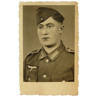 Portrait of a Wehrmacht soldier in M40 uniform, with a dark green chest eagle. Espenlaub militaria